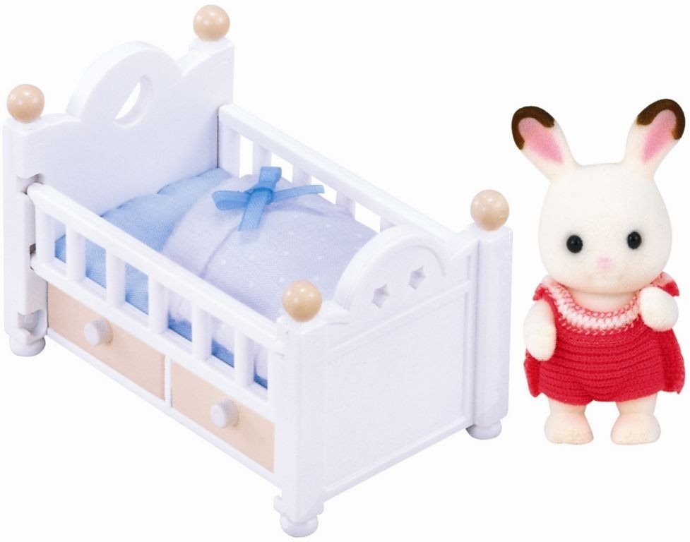 Figura kiegészítő Sylvanian Families Csokoládé nyúl bútor - Baba nyúl a kiságyban